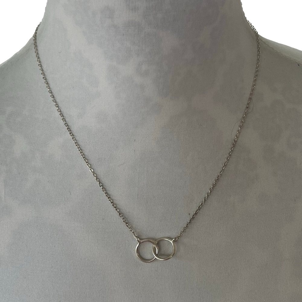 Silver Tone Interlocking Circle Pendant Necklace | Minimalist Jewelry